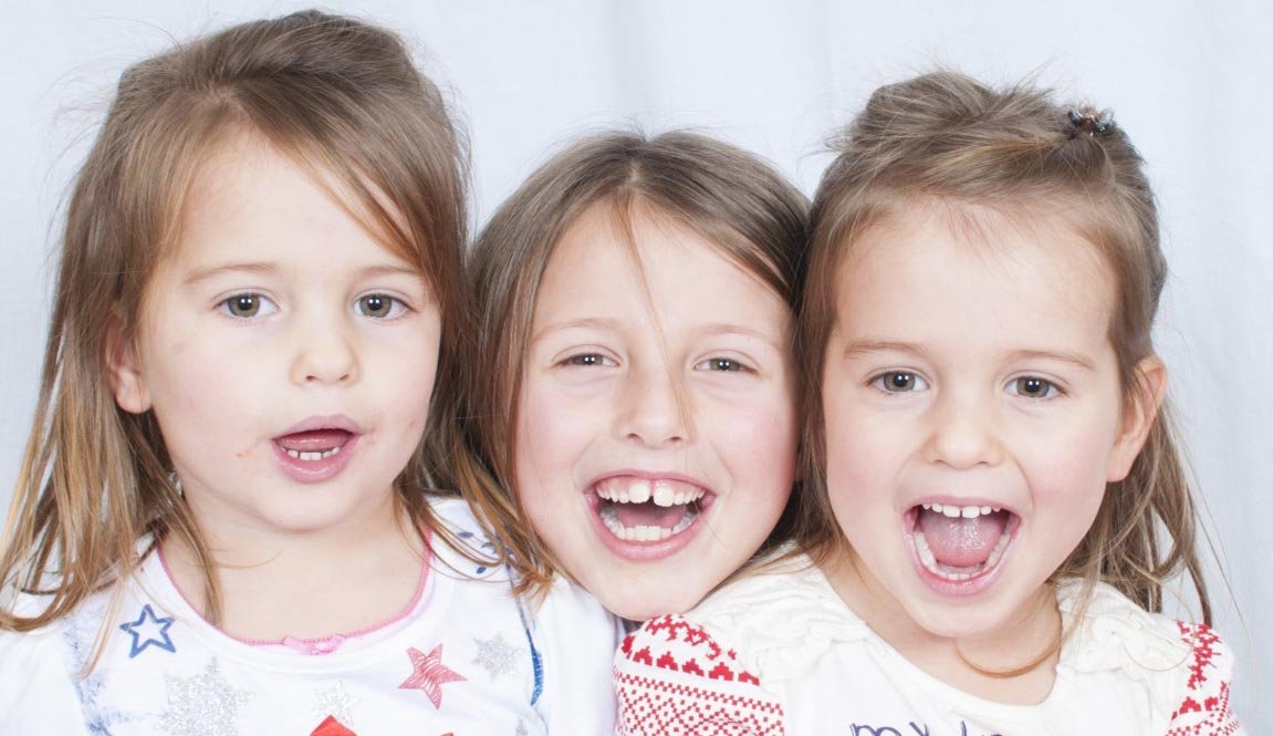 Clínica Dental Dr Salvador Bernabeu tres niñas